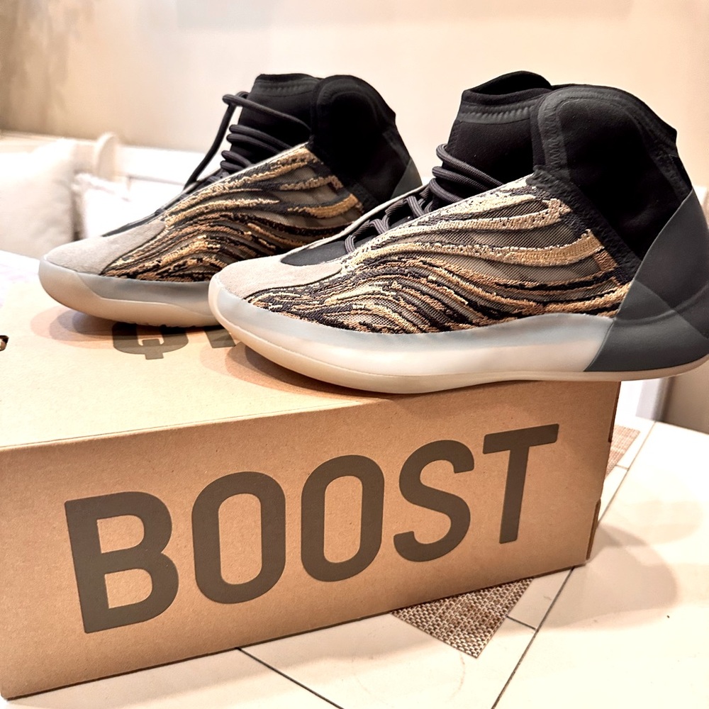 Yeezy QNTM Amber Tint Sz 8 Women’s 9.5/10